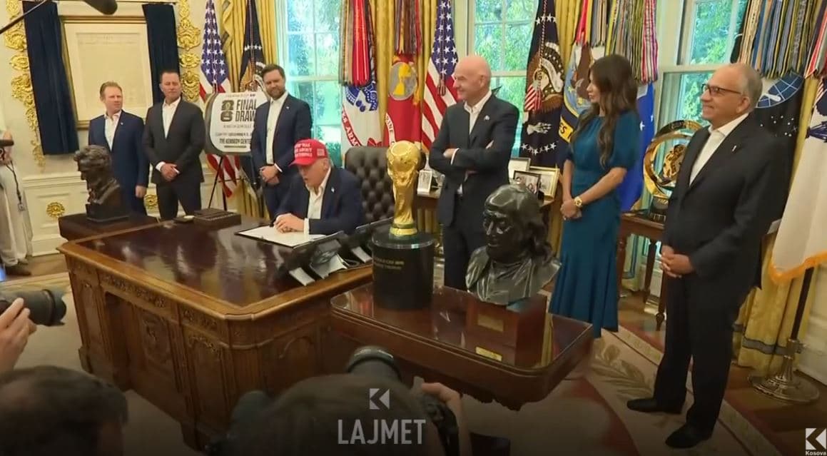 Dekorimet presidenciale, Shtëpia e Bardhë bëhet “Shtëpia e Trumpit” (VIDEO)