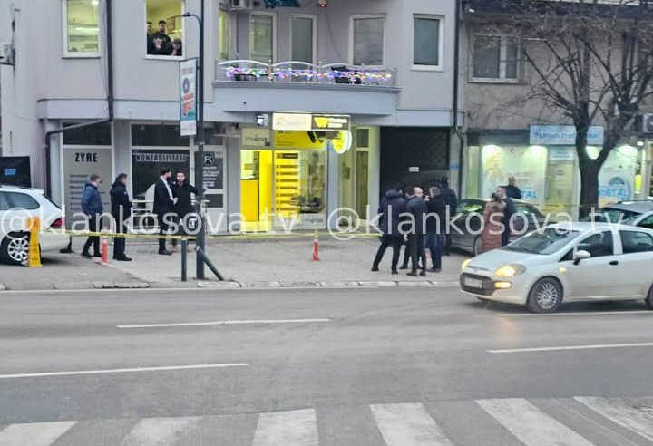 Grabitja e armatosur në Pejë, dyshohet se u morën rreth 1 mijë euro (VIDEO)