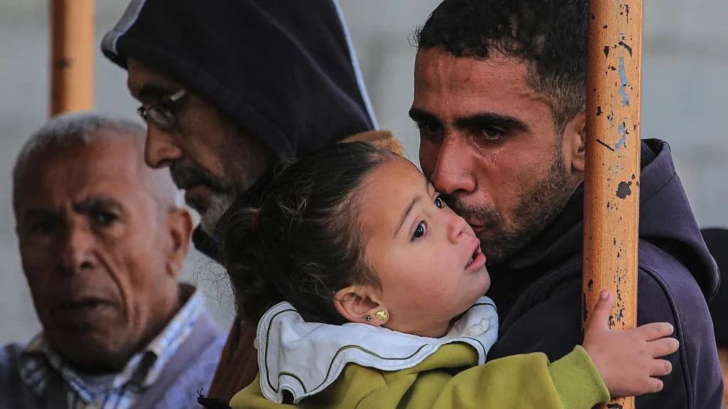 11 të vrarë në sulmet izraelite në Gaza, thonë ekipet e shpëtimit