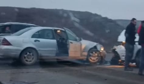 Katër persona të lënduar nga aksidenti në Dollc të Klinës