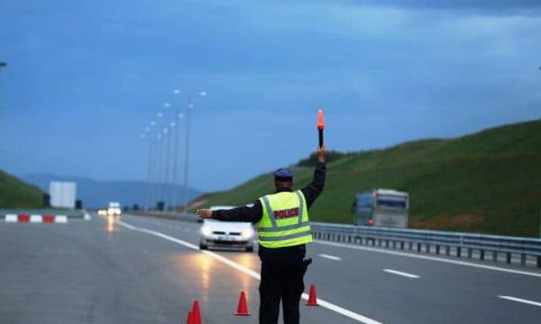 Tejkaloi shpejtësinë, 19-vjeçarit i merret leja e vozitjes për 6 muaj në Ferizaj