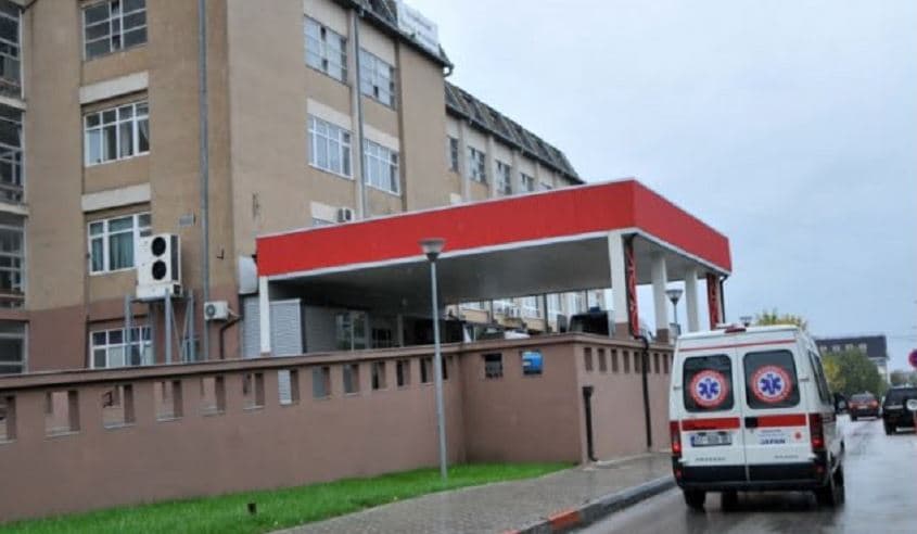 U sulmua para 8 muajsh te liqeni në Gjilan, vdes në QKUK një person