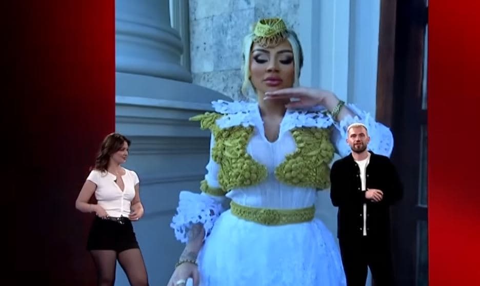 Nga BBVK te dimijat - Benita mahnit me veshjen tradicionale (VIDEO)