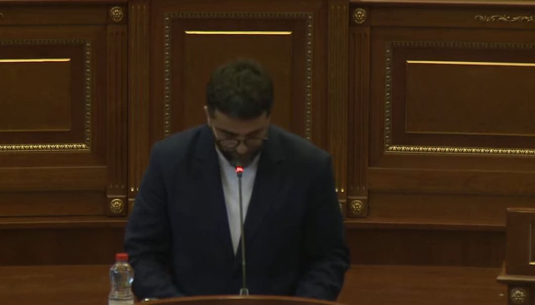 Behrami kritikon Specialen dhe Trendafiloven: Kuvendin e konsiderojnë “nënë surrogate”