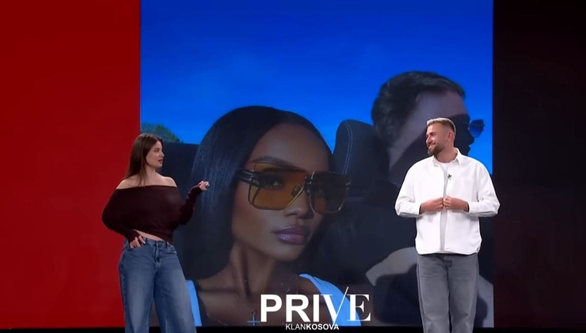 Majku “kapet” me vajzë në veturë, ja çfarë fshihet pas fotos (VIDEO)